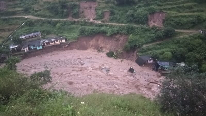 कुदरत का कहर : अतिवृष्टि से एक ही परिवार के चार लोगों समेत दस लापता