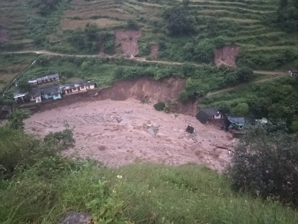 कुदरत का कहर : अतिवृष्टि से एक ही परिवार के चार लोगों समेत दस लापता