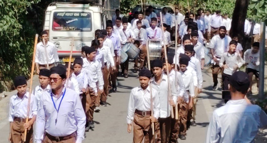 संघ शताब्दी वर्ष पर किया पथ संचलन