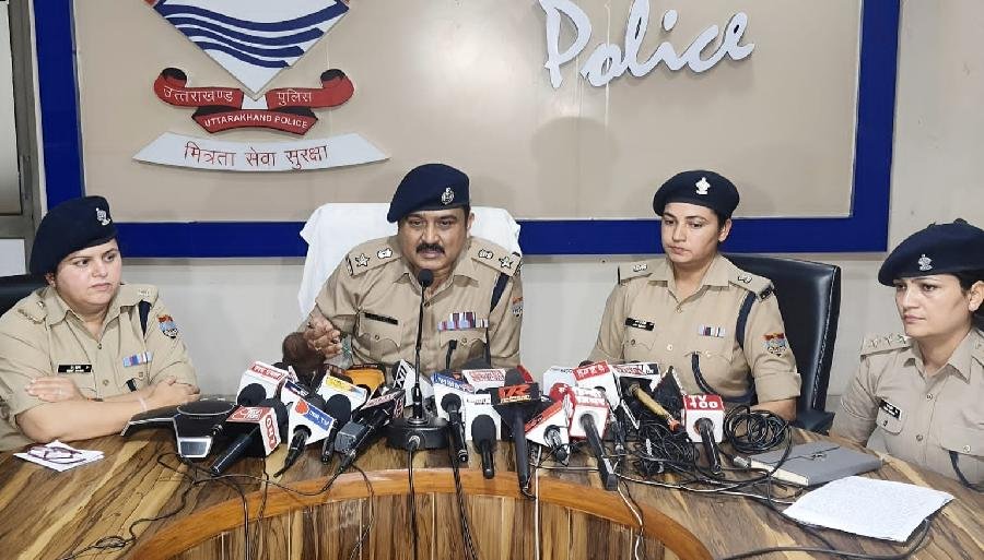 तथ्यहीन एवं भ्रामक सर्वे रिपोर्ट का राज्य महिला आयोग के बाद देहरादून पुलिस ने किया खंडन; वास्तविक आँकड़े बताते हैं “देहरादून सुरक्षित शहरों में शामिल” – एसएसपी अजय सिंह