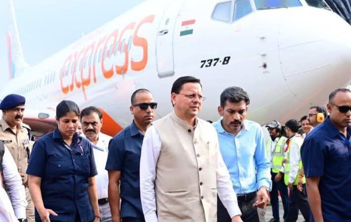 सीएम पुष्कर सिंह धामी ने एयर इंडिया एक्सप्रेस द्वारा संचालित देहरादून बेंगलुरु हवाई सेवा का फ्लैग ऑफ किया