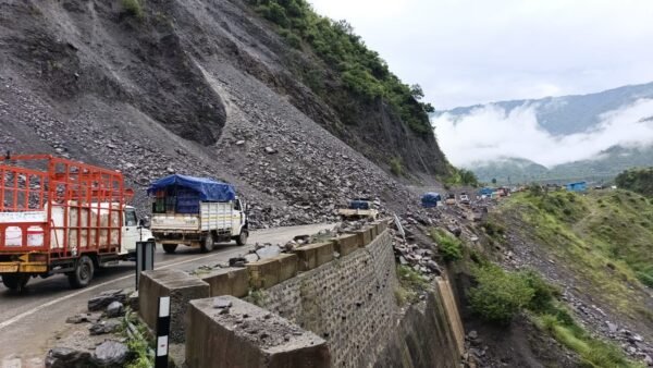 उत्तरकाशी : गंगोत्री व यमुनोत्री मार्ग बाधित, इन मार्गों पर यातायात सुचारू
