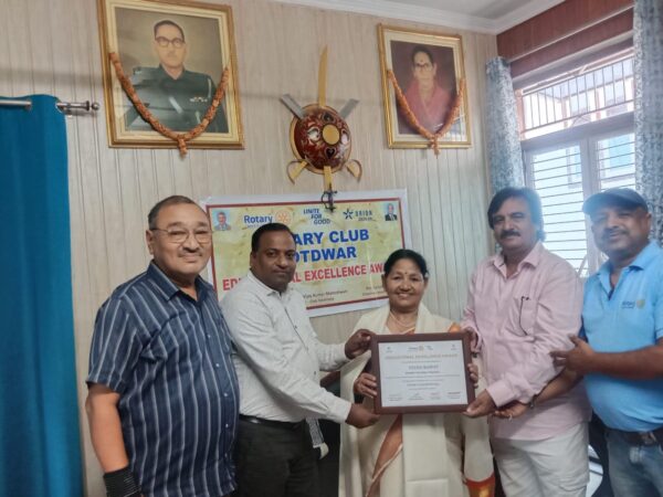 शिक्षक दिवस के अवसर पर रोटरी क्लब ने किया शिक्षक – शिक्षिकाओं का सम्मान