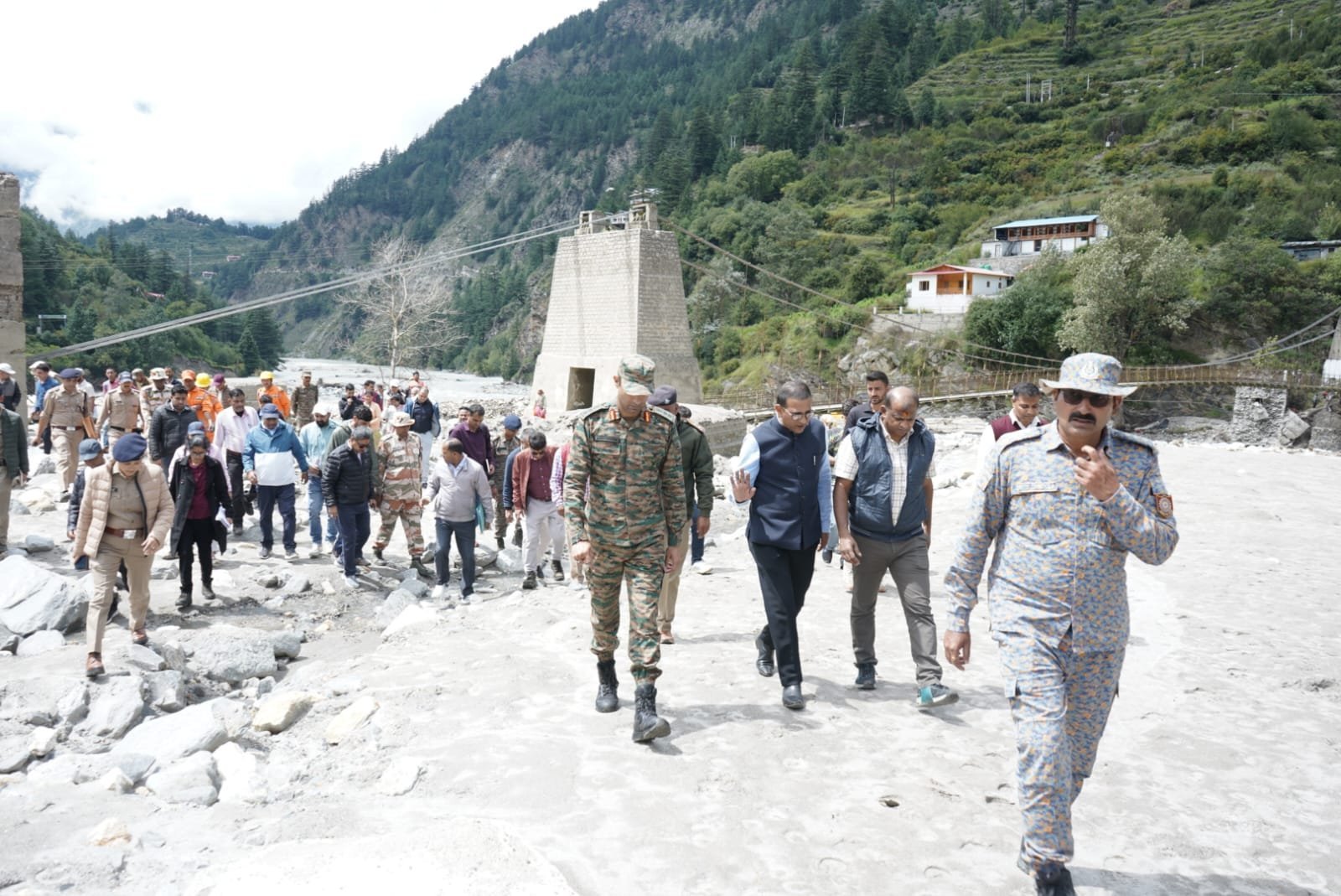 धराली–हर्षिल आपदा प्रभावित क्षेत्रों का केंद्रीय टीम ने किया स्थलीय निरीक्षण