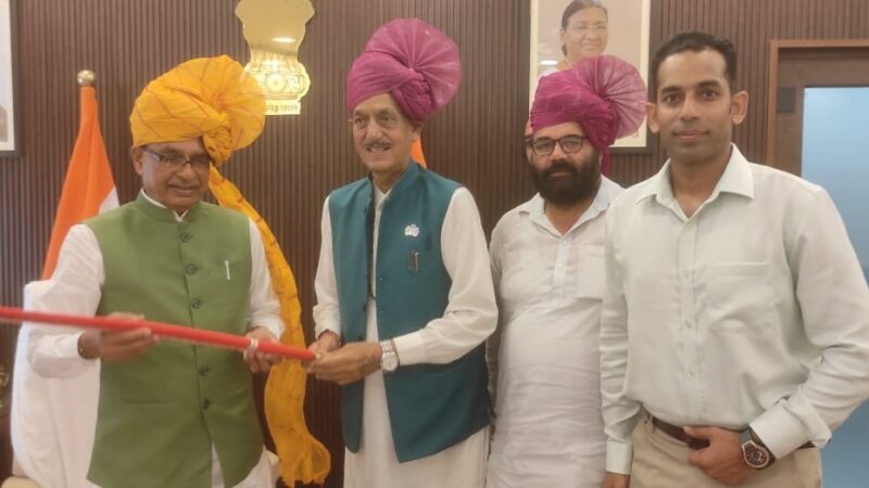 भाजपा नेता नारायण सिंह राणा ने केंद्रीय कृषि मंत्री शिवराज सिंह चौहान से मुलाकात की, भेंट किया ‘चंद्रहास’ तलवार