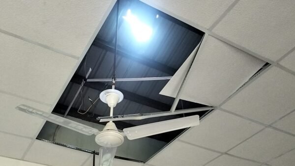 उत्तरकाशी : भूस्खलन से राजकीय उच्चतर माध्यमिक विद्यालय चिवां को भारी नुकसान, छत तोड़कर अंदर पहुंचे बोल्डर, दीवारें भी टूटी