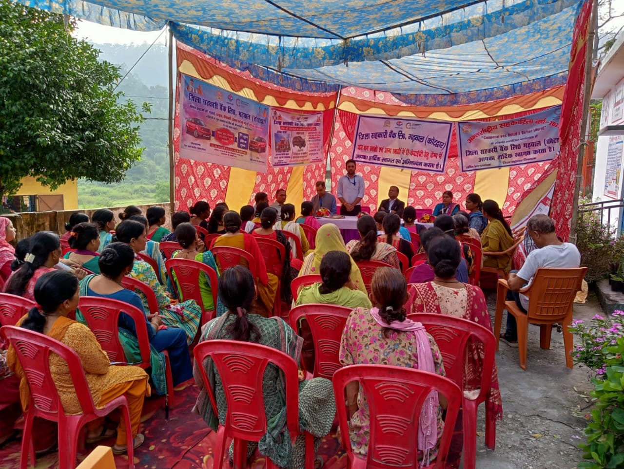 जिला सहकारी बैंक कोटद्वार द्वारा दुगड्डा, फतेहपुर में विभिन्न बैंकिंग योजनाओं को लेकर कैंप आयोजित