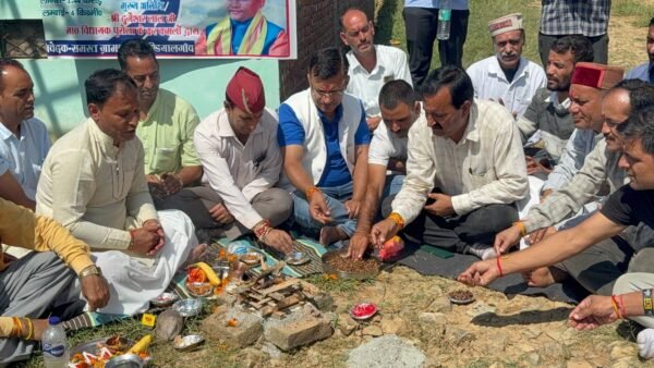 कंडियाल गांव मोटरमार्ग के डामरीकरण का भूमि-पूजन, विधायक दुर्गेश्वर लाल ने किया शुभारंभ