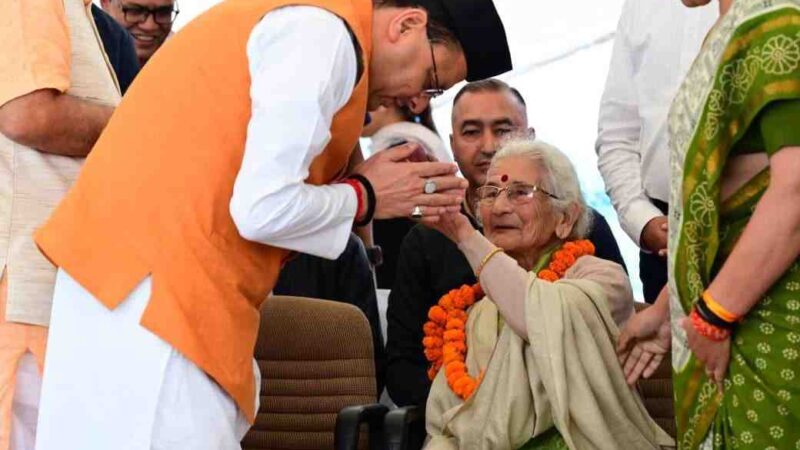 सीएम धामी ने शहीद आंदोलनकारियों को दी श्रद्धांजलि, राज्य आंदोलन की यादें फिर हुईं ताज़ा