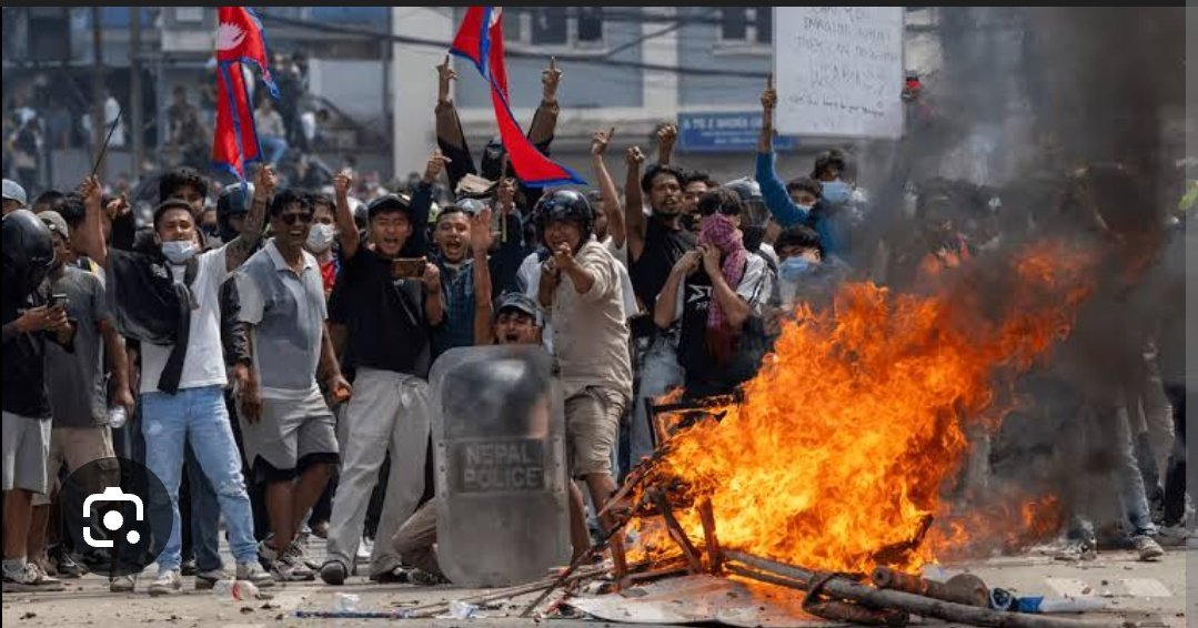 नेपाल में लोकतंत्र की लपटें : ओली समेत कई मंत्रियों ने दिया इस्तीफा, संसद-राष्ट्रपति भवन जलाए गए, 19 से अधिक मौतें, आंदोलन बेकाबू