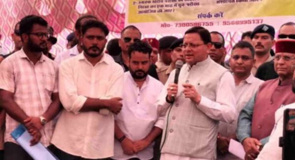 अभिभावक और दोस्त दोनों भूमिका में नजर आए सीएम धामी, चिरपरिचित कूल अंदाज से ग्राउंड जीरो पर पहुंच संवाद से निकाला हल