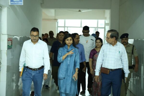 डीएम स्वाति एस. भदौरिया ने बेस चिकित्सालय कोटद्वार का निरीक्षण कर जांची व्यवस्थाएं, अस्पताल व्यवस्थाओं को सुधारने के दिए सख्त निर्देश