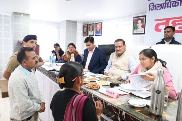 डीएम नितिका खण्डेलवाल एवं विधायक विक्रम सिंह नेगी की उपस्थिति में प्रतापनगर में सम्पन्न हुआ तहसील दिवस, 70 शिकायतें हुई दर्ज, अधिकांश का मौके पर ही किया निस्तारण