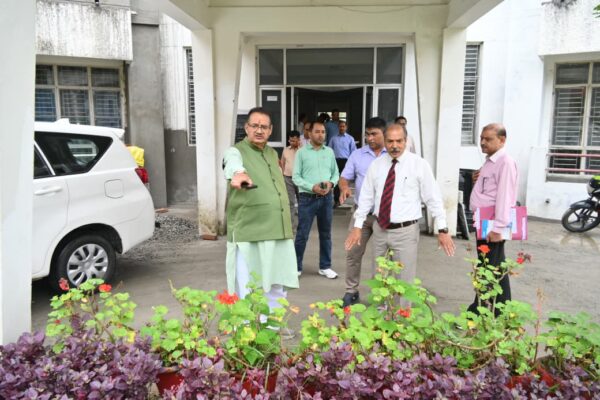 सैनिक कल्याण मंत्री गणेश जोशी ने सैनिक विश्राम गृह के जीर्णोद्धार कार्यों का किया स्थलीय निरीक्षण