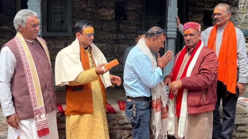 शिक्षकों व पंचायत प्रतिनिधियों को किया सम्मानित