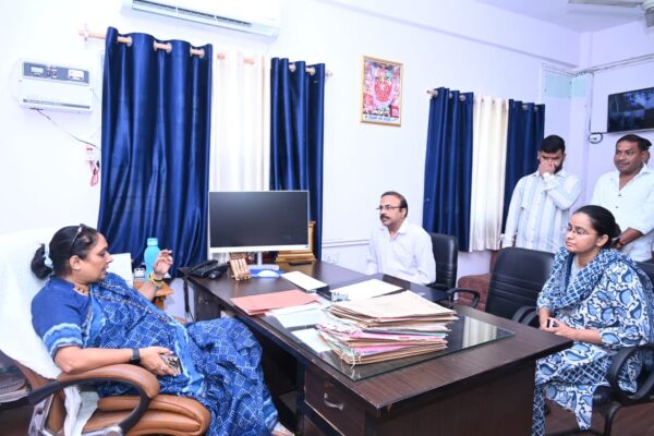 विधानसभा अध्यक्ष ऋतु खण्डूडी भूषण ने ARTO कार्यालय का किया औचक निरिक्षण, अधिकारियों को दिए सख्त निर्देश