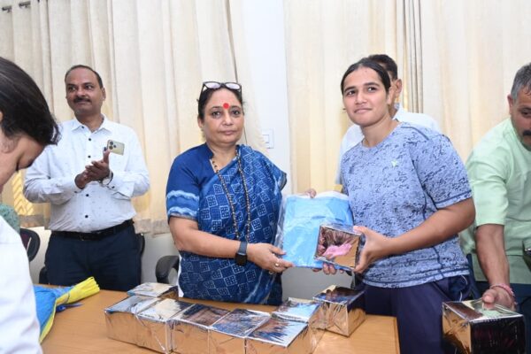 विधानसभा अध्यक्ष ऋतु खण्डूडी भूषण ने कोटद्वार के 32 बॉक्सिंग चैंपियंस को सम्मानित