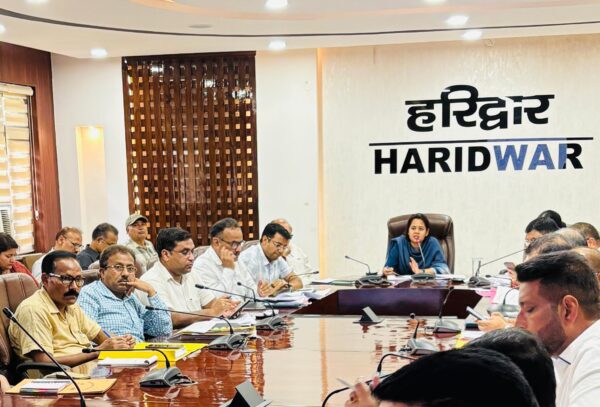 गढ़वाल आयुक्त विनय शंकर पाण्डेय ने की मंडलीय विकास कार्यों की समीक्षा, धीमी प्रगति पर जताई नाराजगी, दिए सख्त निर्देश