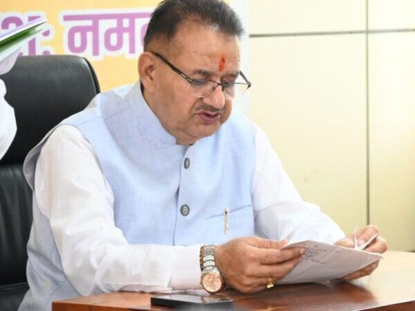 रेशम कीट बीज उत्पादन में आत्मनिर्भर बना उत्तराखण्ड – कृषि मंत्री गणेश जोशी