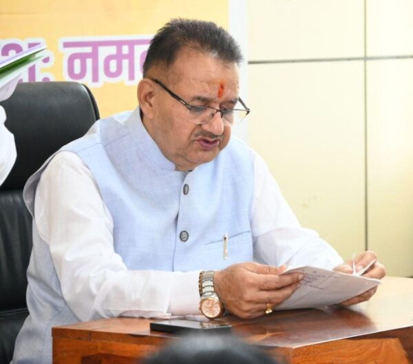 रेशम कीट बीज उत्पादन में आत्मनिर्भर बना उत्तराखण्ड – कृषि मंत्री गणेश जोशी