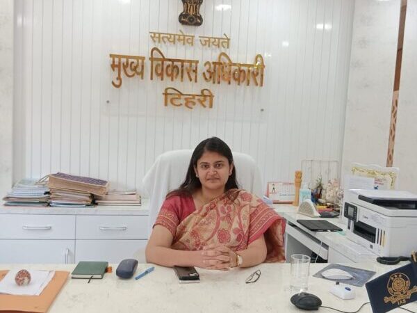 टिहरी में जीर्ण-शीर्ण विद्यालय भवनों के पुनर्निर्माण के लिए वर्चुअल बैठक आयोजित, सीडीओ वरुणा अग्रवाल ने क्षतिग्रस्त विद्यालय परिसम्पत्तियों के आकलन के दिए निर्देश