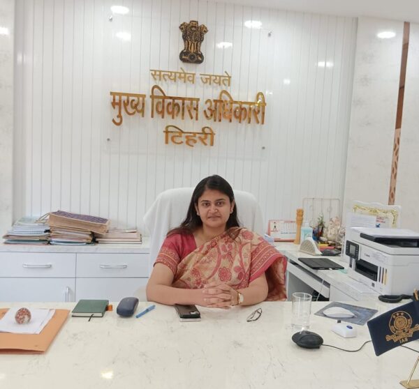 टिहरी में जीर्ण-शीर्ण विद्यालय भवनों के पुनर्निर्माण के लिए वर्चुअल बैठक आयोजित, सीडीओ वरुणा अग्रवाल ने क्षतिग्रस्त विद्यालय परिसम्पत्तियों के आकलन के दिए निर्देश