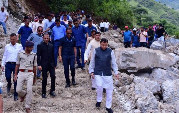 मुख्यमंत्री पुष्कर सिंह धामी का आपदा प्रभावित कनलगढ़ घाटी का दौरा, सरकार पीड़ितों के साथ, राहत व पुनर्वास कार्य युद्धस्तर पर जारी