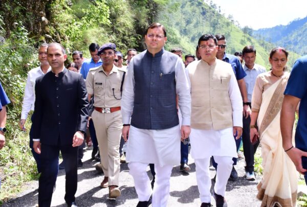 मुख्यमंत्री पुष्कर सिंह धामी ने बागेश्वर के आपदा प्रभावित क्षेत्र पौंसरी में ग्रामीणों से भेंट कर उनका हालचाल जाना, कहा – प्रभावितों को हर संभव दी जाएगी सहायता