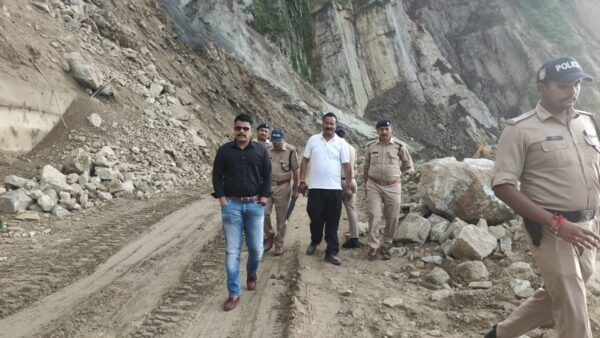 एसपी अजय गणपति ने टनकपुर-चम्पावत राष्ट्रीय राजमार्ग का किया निरीक्षण, वर्षा ऋतु एवं आपदा के दृष्टिगत सभी थानों को किया अलर्ट