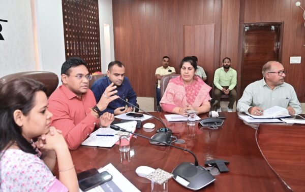 हर घर तक पहुंचे स्वास्थ्य सेवाएं, किसी स्तर पर न हो लापरवाही – सचिव स्वास्थ्य डॉ. आर राजेश कुमार