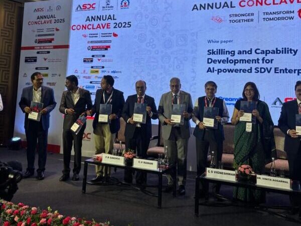 AI से बदलेगा गाड़ियों का भविष्य : क्रीमकॉलर और एएसडीसी की रिपोर्ट