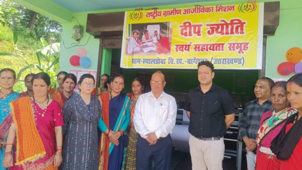 बागेश्वर में आत्मनिर्भरता की नई उड़ान, उत्तराखण्ड राज्य ग्रामीण आजीविका मिशन के तहत महिलाओं ने शुरू किया ए–4 शीट निर्माण