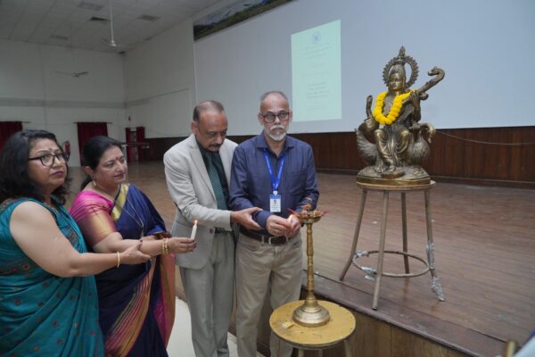 श्री गुरु राम राय मेडिकल काॅलेज में शिष्यों ने किया गुरुओं का सम्मान, शिक्षा के क्षेत्र में उल्लेखनीय योगदान देने वाले 15 शिक्षक सम्मानित