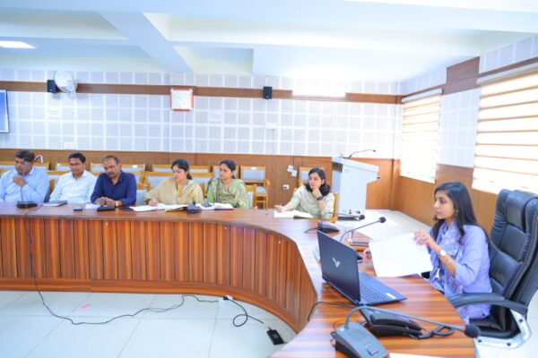 डीएम स्वाति एस. भदौरिया ने की स्वच्छता ही पखवाड़े की तैयारियों की समीक्षा, कार्यालयों से लेकर ग्राम पंचायतों तक होगा अभियान, अधिकारियों को दिए सख्त निर्देश