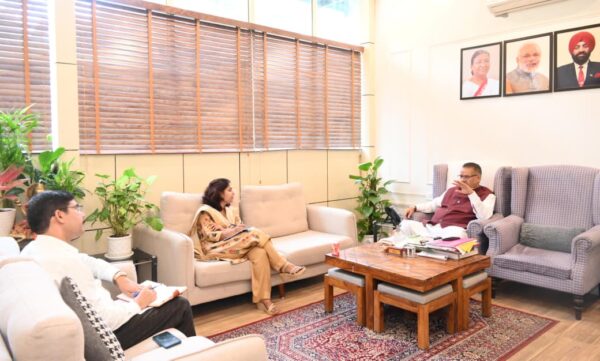 हाऊस ऑफ हिमालयाज के उत्पादों की ब्रांडिंग और मार्केटिंग पर दिया जाए विशेष ध्यान – ग्राम्य विकास मंत्री गणेश जोशी