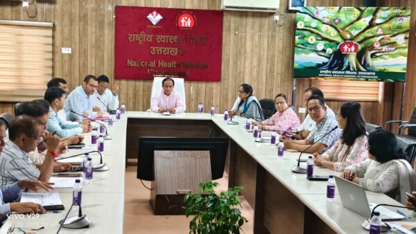 जिलों में जिलाधिकारी करेंगे स्वास्थ्य शिविरों की मॉनिटिरिंग – डॉ. धन सिंह रावत