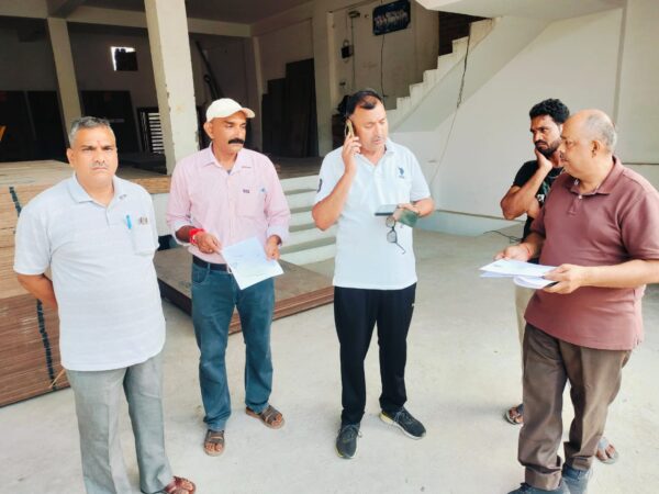 डीएम मयूर दीक्षित के निर्देशों के अनुपालन में तहसील प्रशासन रुड़की द्वारा बड़े बकायदारों के विरुद्ध चलाया जा रहा है वसूली अभियान