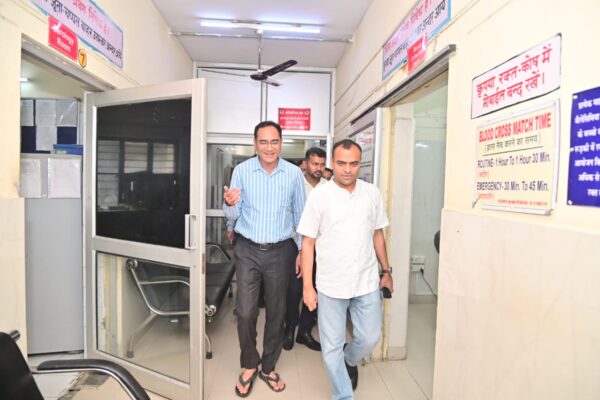 डीएम मयूर दीक्षित ने उप जिला चिकित्सालय रुड़की का किया औचक निरीक्षण, मरीजों को उपलब्ध कराई जा रही स्वास्थ्य सुविधाओं का लिया जायजा, खराब सी.टी स्कैन मशीन को बदलने के दिए निर्देश