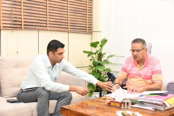 ग्राम्य विकास मंत्री गणेश जोशी ने की पीएमजीएसवाई की समीक्षा, अवरुद्ध मार्गों को शीघ्र खोलने के दिए निर्देश