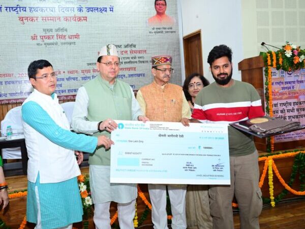 उत्तराखंड की बुनाई और हस्तशिल्प कला अपनी विविधता, परंपरागत डिज़ाइन तथा गुणवत्ता के कारण प्रसिद्ध – मुख्यमंत्री पुष्कर सिंह धामी