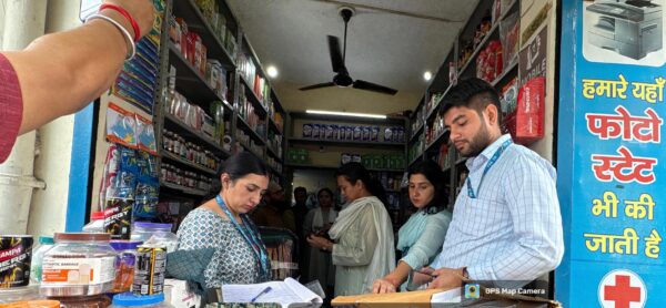 नशा मुक्त उत्तराखण्ड अभियान : कुमाऊँ मंडल में बड़ी कार्रवाई, बनभूलपुरा हल्द्वानी में मेडिकल स्टोरों पर ताबड़तोड़ छापेमारी, तीन मेडिकल स्टोरों को नोटिस जारी, एक मेडिकल स्टोर किया गया सील