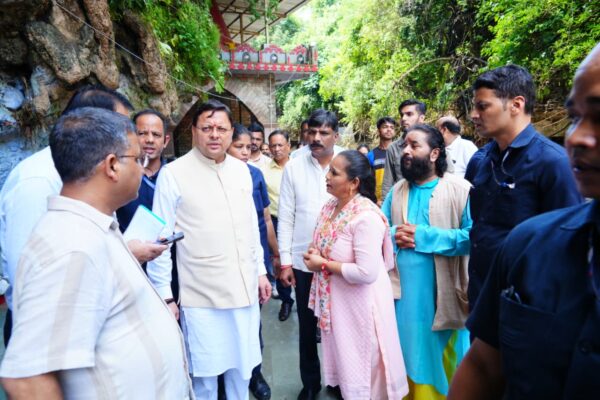 मुख्यमंत्री पुष्कर सिंह धामी ने टपकेश्वर महादेव मंदिर क्षेत्र में अतिवृष्टि से प्रभावित स्थल का किया निरीक्षण, दिए निर्देश