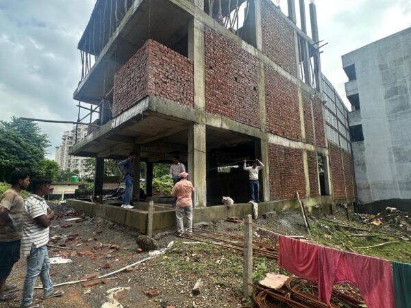 अवैध निर्माण पर एमडीडीए की सख्त कार्यवाही, बहुमंजिले भवन को किया सील