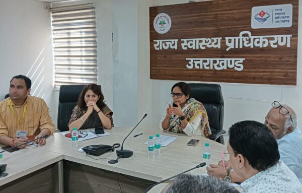 “स्वस्थ नारी सशक्त परिवार” अभियान में सक्रिय भागीदारी करें आयुष्मान अस्पताल – सीईओ रीना जोशी