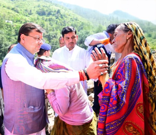 मुख्यमंत्री पुष्कर सिंह धामी ने चमोली जिले के आपदा प्रभावित क्षेत्रों का किया निरीक्षण, प्रभावितों का दुःख साझा करते हुए हरसंभव सहायता का दिया भरोसा, अधिकारियों को निर्देश : राहत एवं रेस्टोरेशन कार्यो में न रहे कोई कसर