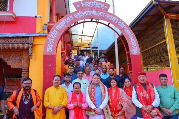 मुख्यमंत्री पुष्कर सिंह धामी ने मां धारी देवी के मंदिर में की पूजा-अर्चना, प्रदेशवासियों की सुरक्षा, सुख-समृद्धि एवं आपदा राहत की कामना