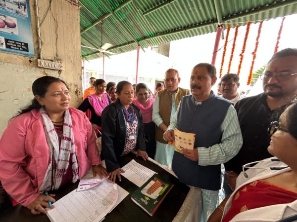 स्वस्थ नारी, सशक्त परिवार अभियान के अंतर्गत बहुउद्देशीय स्वास्थ्य शिविर आयोजित, विधायक बृजभूषण गैरोला और नगर पालिका अध्यक्ष ने सामुदायिक स्वास्थ्य केंद्र डोईवाला में किया शिविर का उद्घाटन