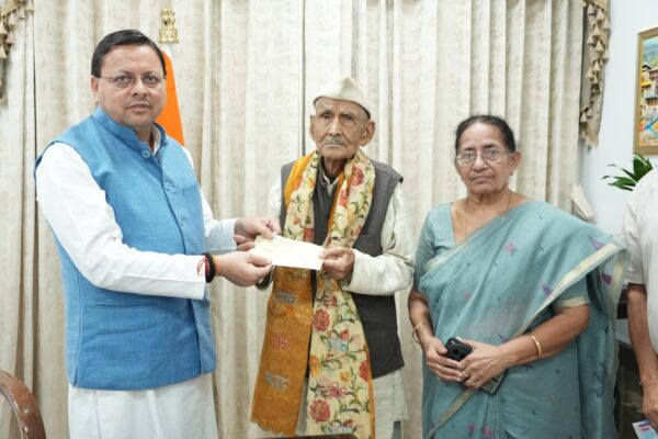 96 वर्षीय जबर सिंह रावत ने मुख्यमंत्री राहत कोष में दान किए ₹7 लाख, सीएम पुष्कर सिंह धामी ने की सराहना