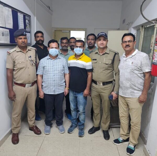 सख्त नकल विरोधी कानून के तहत उत्तराखण्ड पुलिस की बड़ी कार्रवाई, नकल माफिया हाकम सिंह व उसके सहयोगी को किया गिरफ्तार