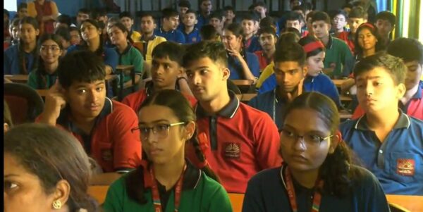 फिल्म ‘चलो जीते हैं’ की विशेष स्क्रीनिंग केंद्रीय विद्यालय, हाथीबड़खला में आयोजित